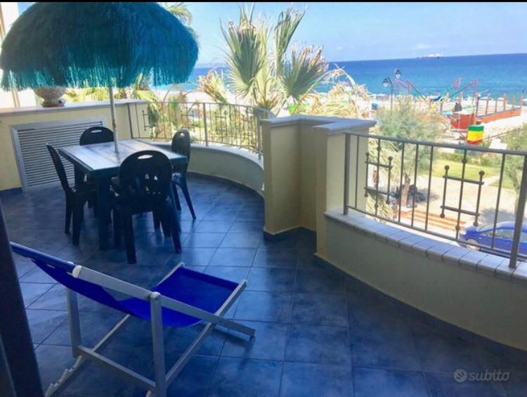 Villa La Baia Di Ulisse Venetico Exterior foto